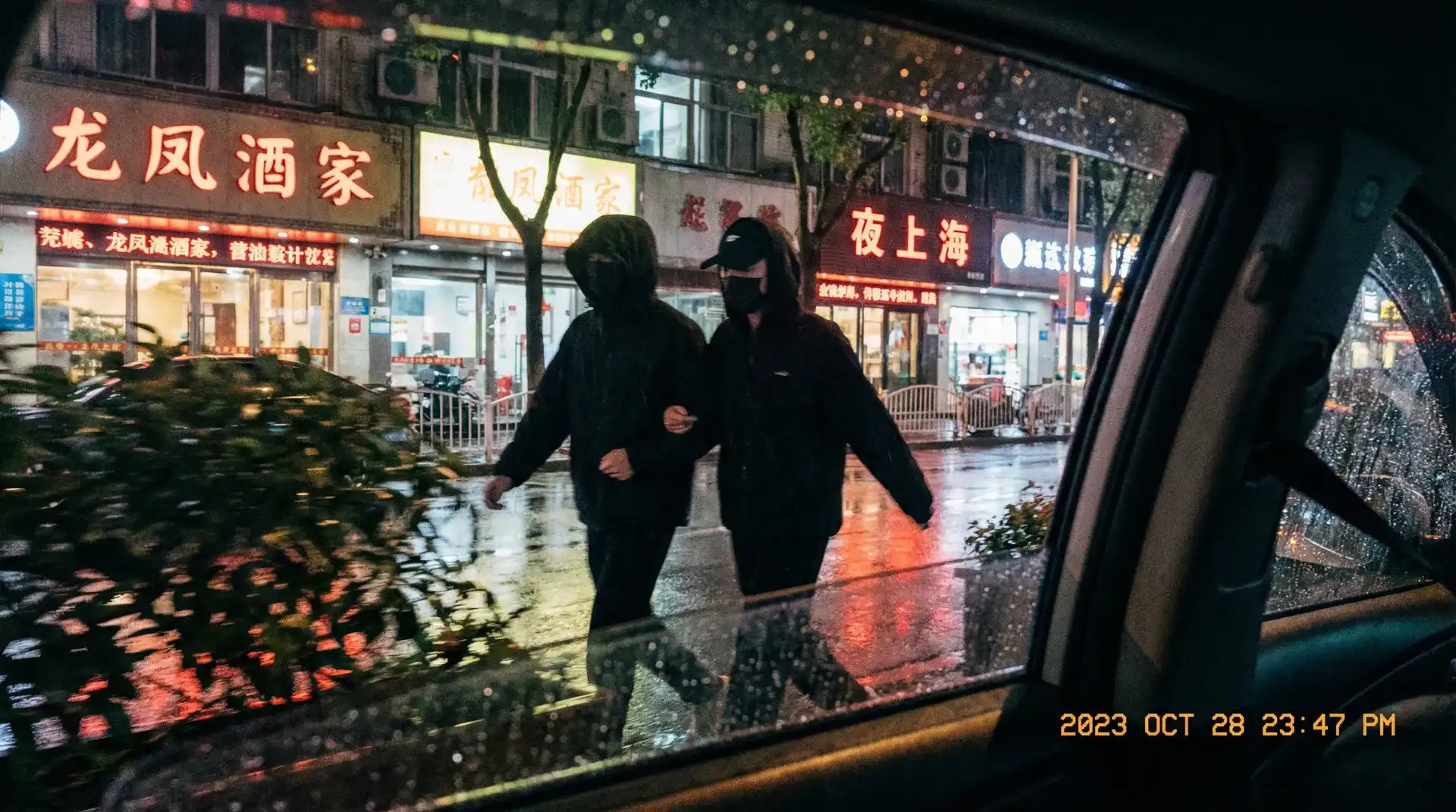 天博综合体育网址 - 顶流明星深夜密会现场抓拍照片